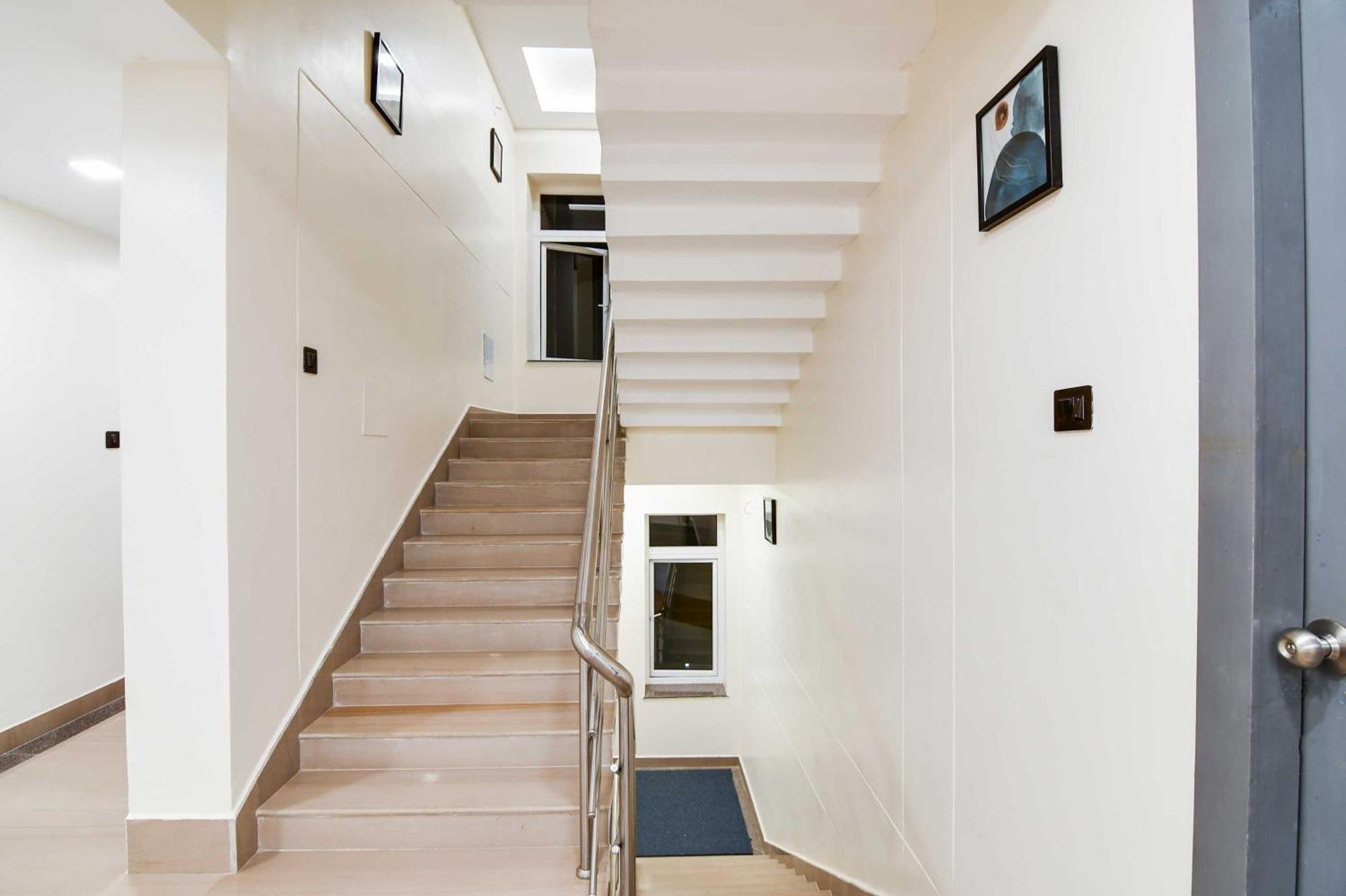 Super Townhouse Oak Sayhallo Ecstasy Bhuvanesvar Kültér fotó